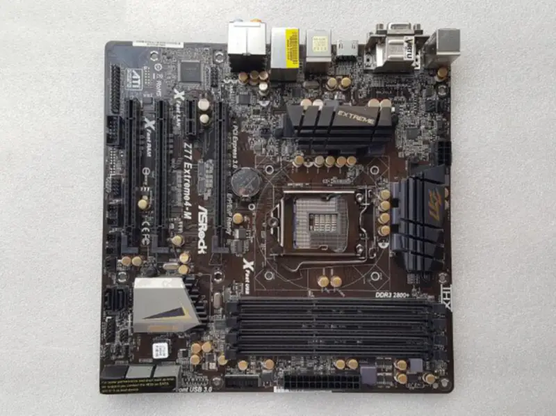 Scheda madre ASROCK Z77 Extreme4-M Intel LGA 1155 DDR3 Z77 MATX