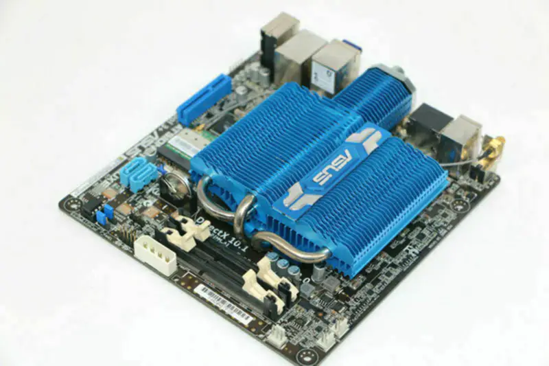 Scheda madre Asus AT5IONT-IDELUXE