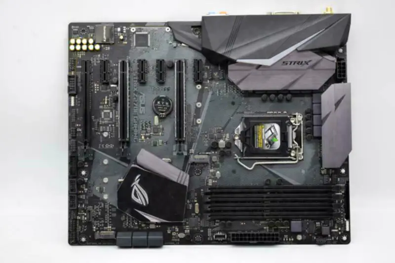 Scheda madre Asus STRIXZ270EGAMING