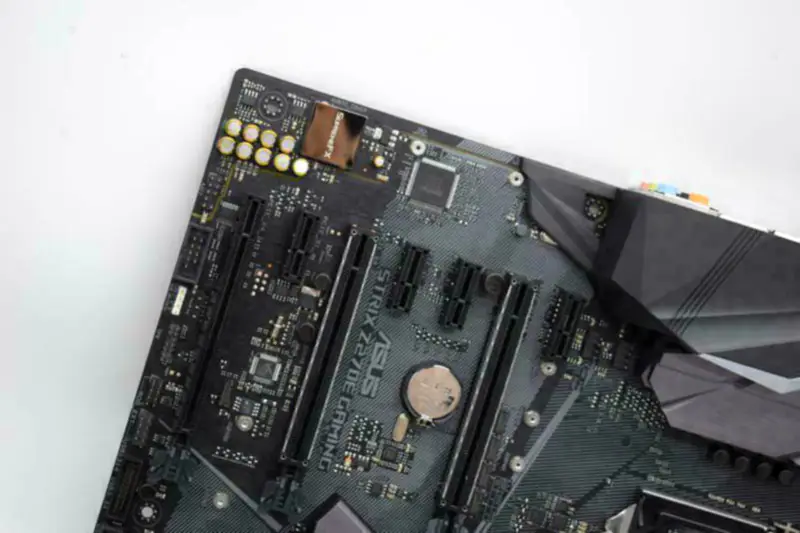 Scheda madre Asus STRIXZ270EGAMING