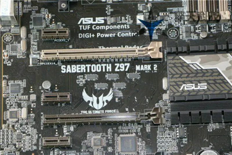 Scheda madre Asus SABERTOOTHZ97