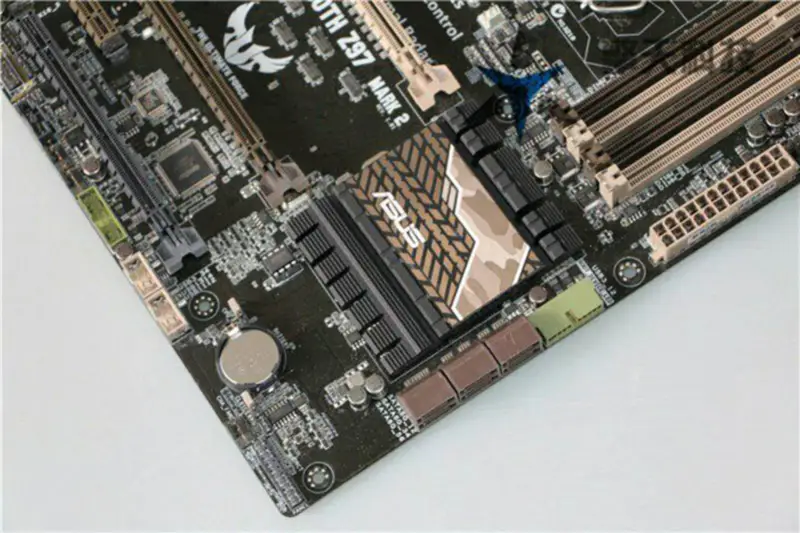 Scheda madre Asus SABERTOOTHZ97