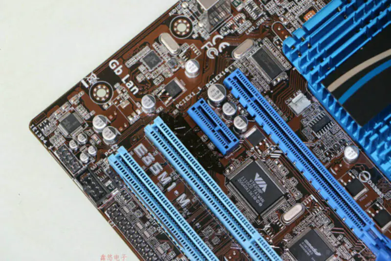 Scheda madre Asus E35M1-M