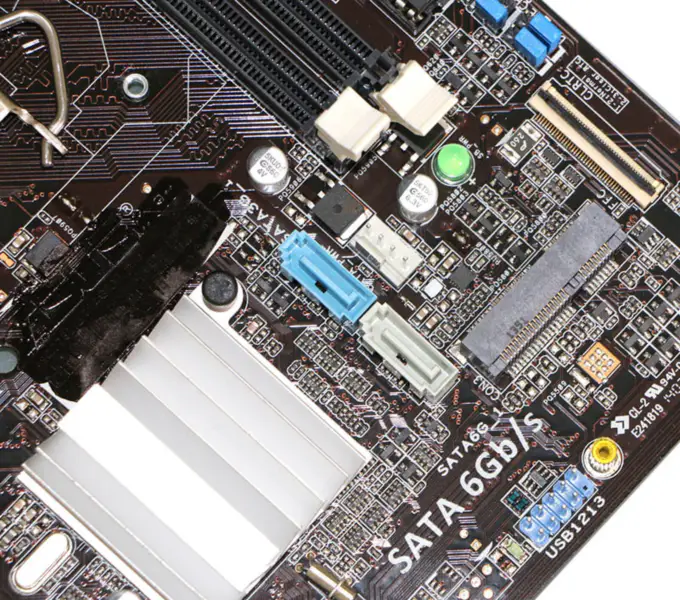 Scheda madre Asus P8Q773LBT1AG