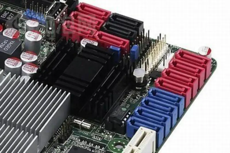 Scheda madre Asus Z8NA-D6