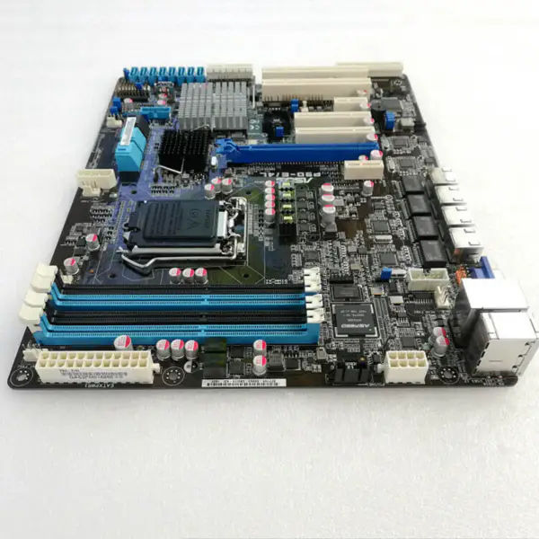 Scheda madre Asus P9D-E/4L