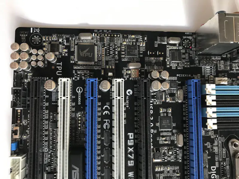 Scheda madre Asus P9X79WS