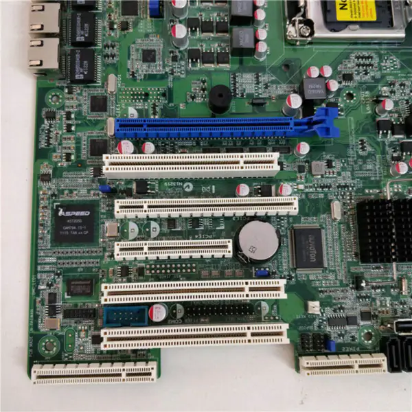 Scheda madre Asus P8B-E/4L