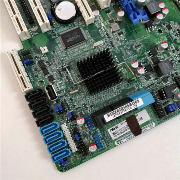 Scheda madre Asus P8B-E/4L