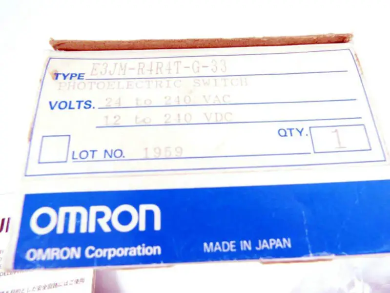 Sensore fotoelettrico OMRON E3JM-R4R4T-G-33