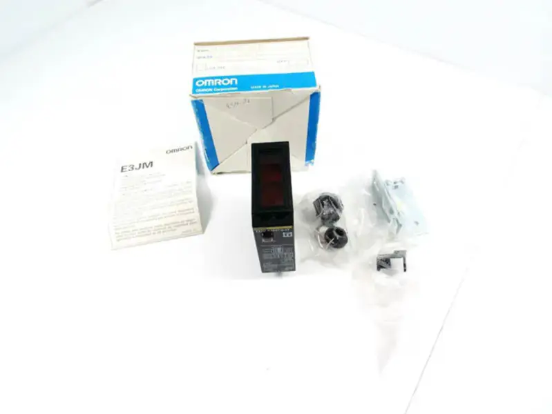 Sensore fotoelettrico OMRON E3JM-R4R4T-G-33