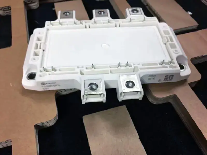 Modulo PLC INFIENON FS200R12PT4