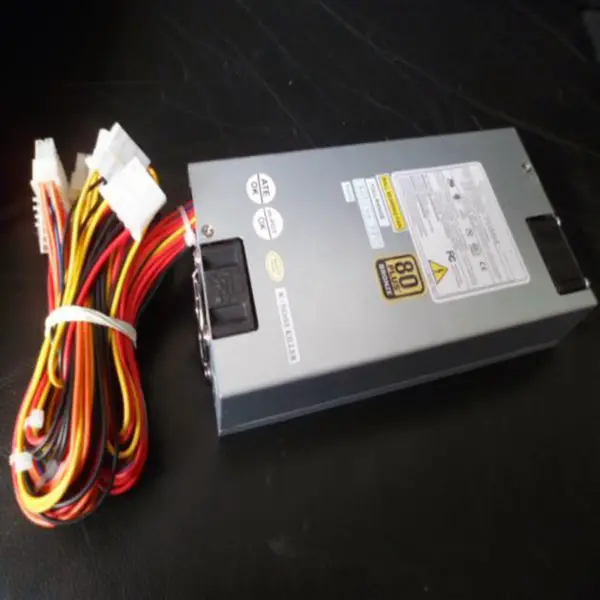 Alimentatore switching FSP AT -5V 1U P8P9 nominale 300W di picco 450W FSP300-601U SPI3001UH