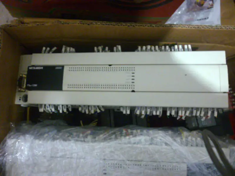 PLC Mitsubishi FX3U锛?28MR/ES-A