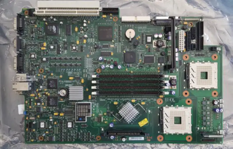 Scheda madre del server IBM XSeries X335 48P9077