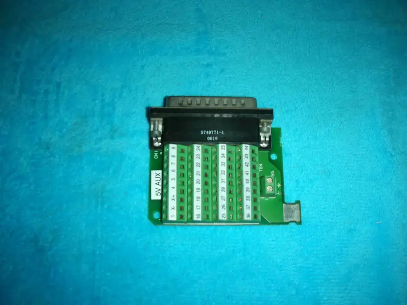 ALLEN BRADLEY 2090-U3BB2-DM44 SCHEDA BREAKOUT