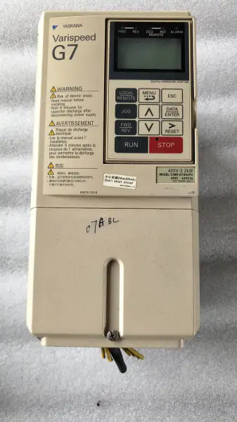 YASKAWA serie G7 CIMR-G7B42P2 2,2KW 380V