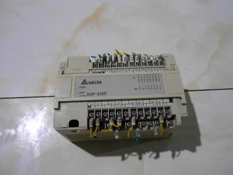 PLC Delta DVP24XP11R