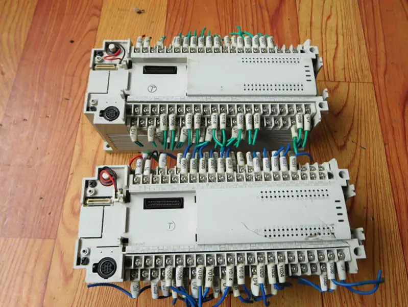 PLC Mitsubishi FX2N-64MT-001