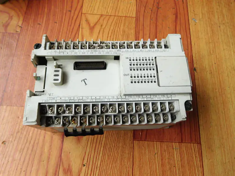 PLC Mitsubishi FX0N-40MT