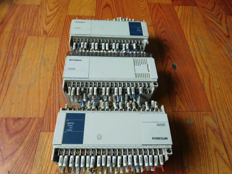 PLC Mitsubishi FX1N-60MT-001