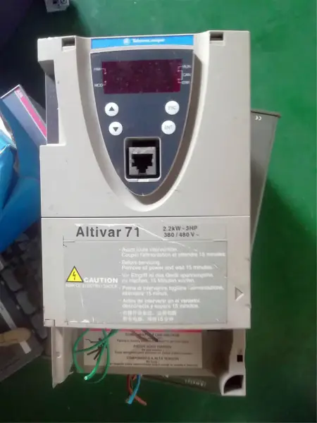 Schneider Altivar71 2,2KW 380V ATV71HU22N4Z