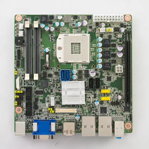Advantech AIMB-273 con schede madri intel atom QM77