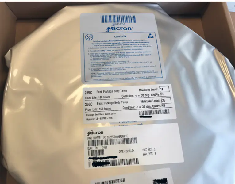 un'interfaccia dati asincrona Chip IC 2G PARALLEL 48TSOP 256M x 8 dispositivi NAND Flash MT29F2G08ABAEAWPE