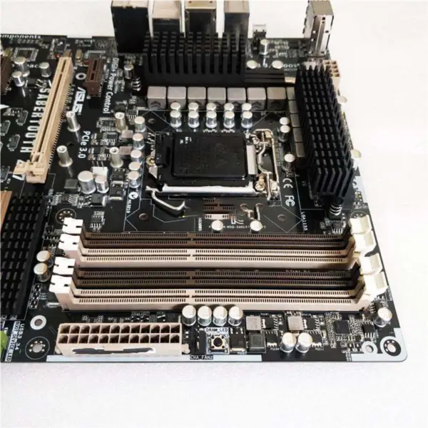 Tuf Sabertooth Z77 per Asus Atx Scheda Madre Z77 Lga 1155 Supporta Core I7/i5/i3 Sci veloce