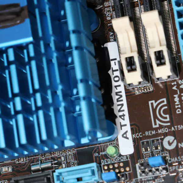 Asus AT4NM10T-I Scheda madre desktop con CPU Atom D425 integrata