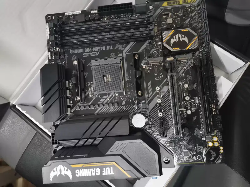 Scheda madre ASUS TUF B450M-PRO GAMING