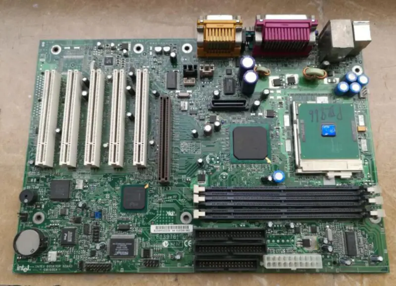 Scheda madre Intel D815EEA per apparecchiature industriali