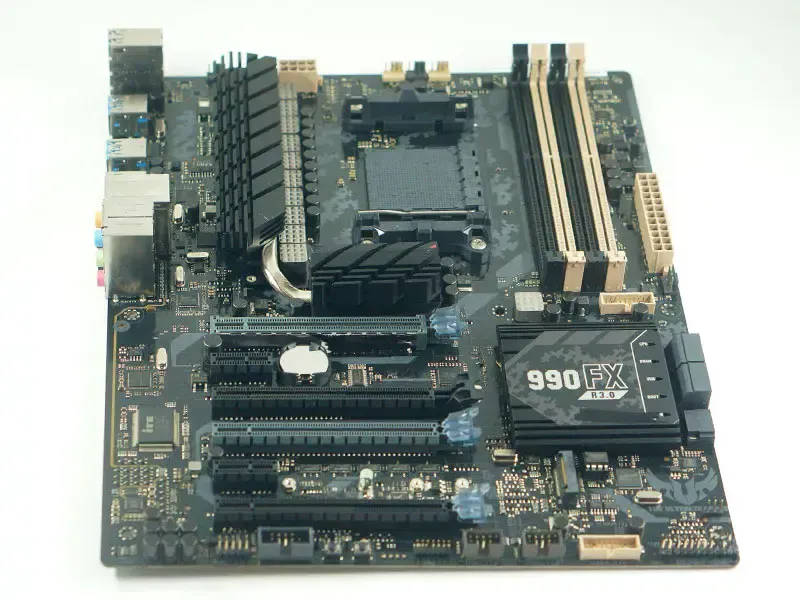 Asus TUF SABERTOOTH 990FX R3.0 scheda madre