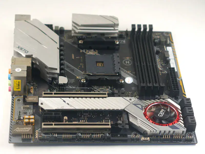 Scheda madre colorata CVN X570M GAMING PRO V14