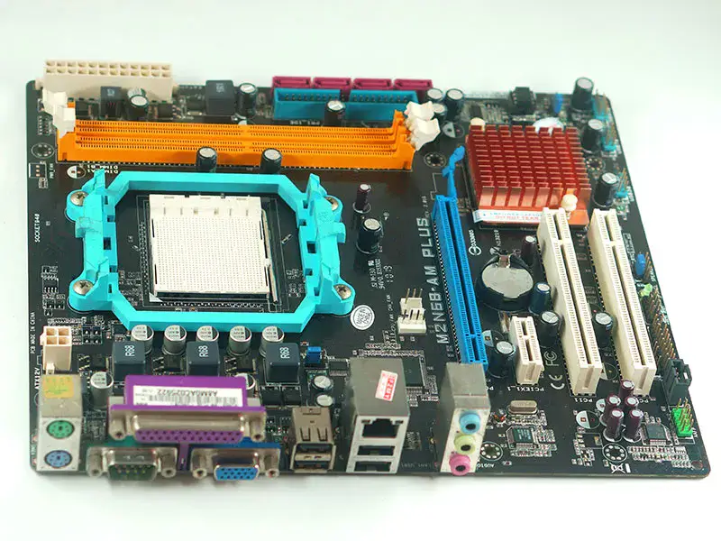 Asus M2N68-AM PLUS scheda madre AM2/AM2+ uATX