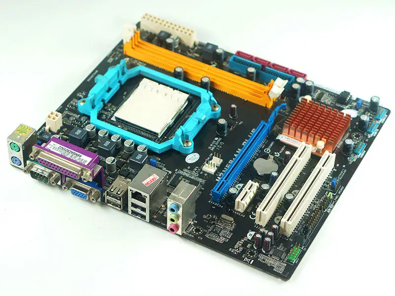 Asus M2N68-AM PLUS scheda madre AM2/AM2+ uATX