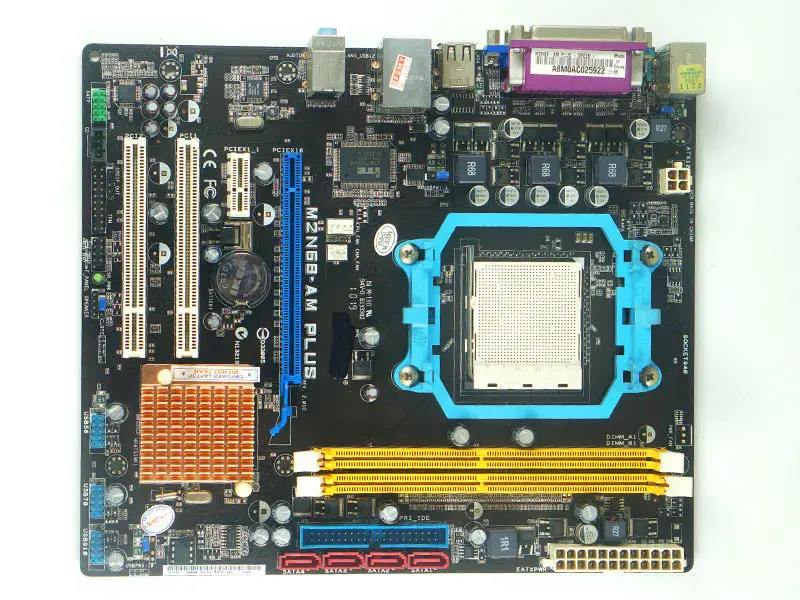 Asus M2N68-AM PLUS scheda madre AM2/AM2+ uATX