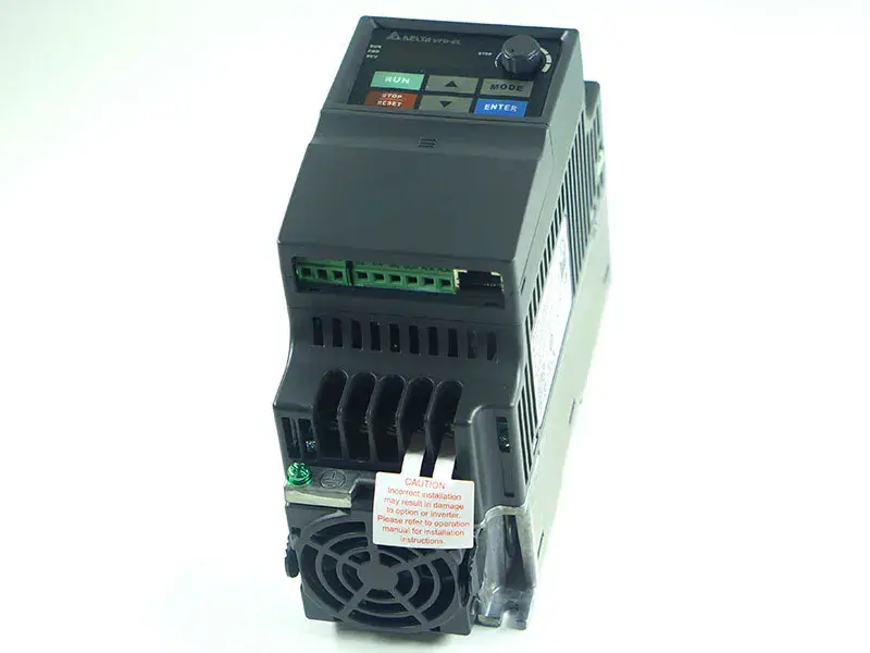 Azionamento CA Delta VFD007EL21A