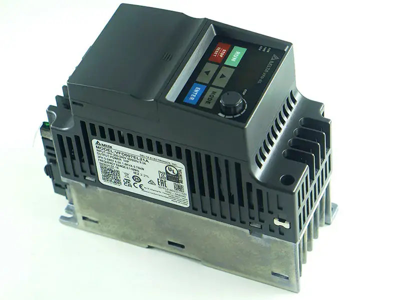 Azionamento CA Delta VFD007EL21A