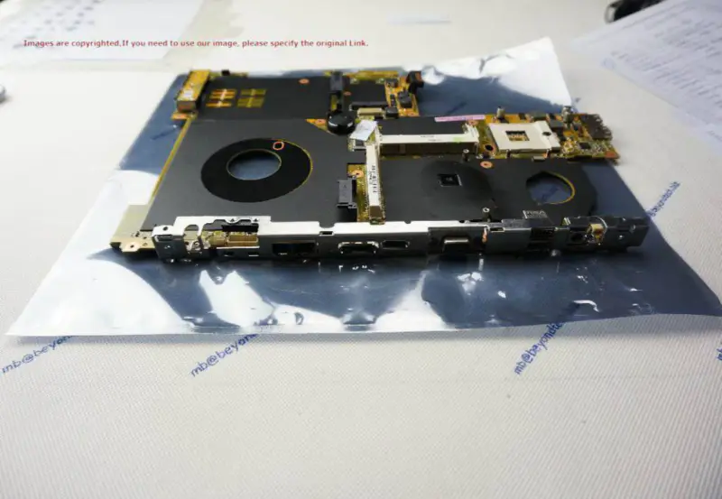 Scheda madre Asus F8V