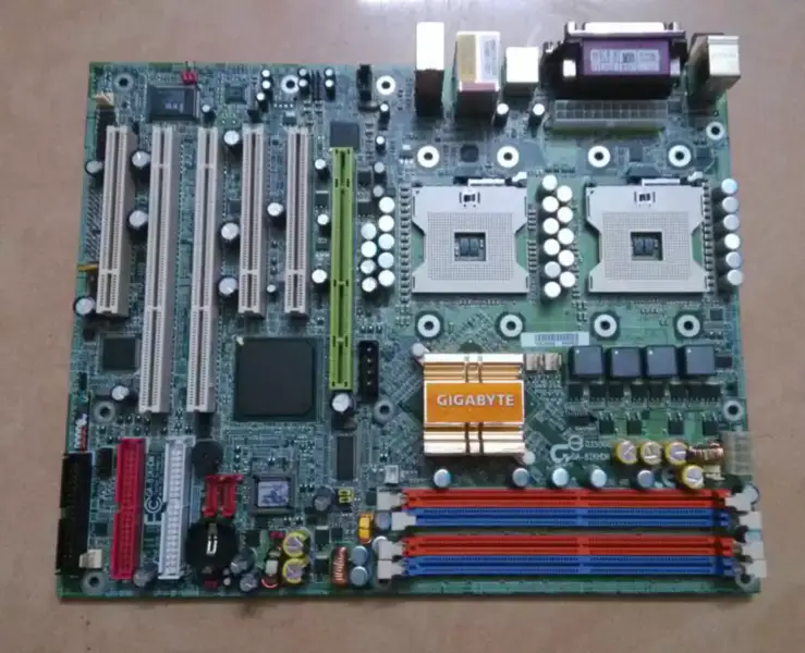 Scheda madre Gigabyte 8IKHDW