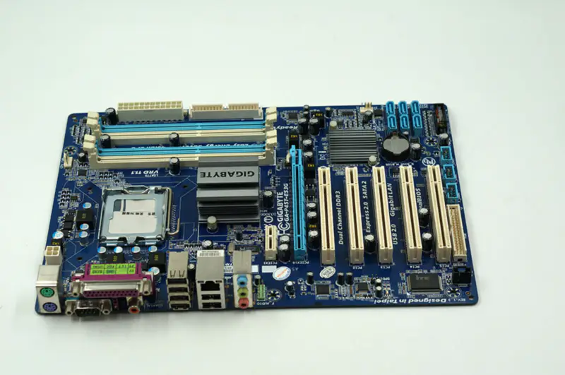 Scheda madre Gigabyte GA-P45T-ES3G P45T-ES3G P45 LGA 775 ATX