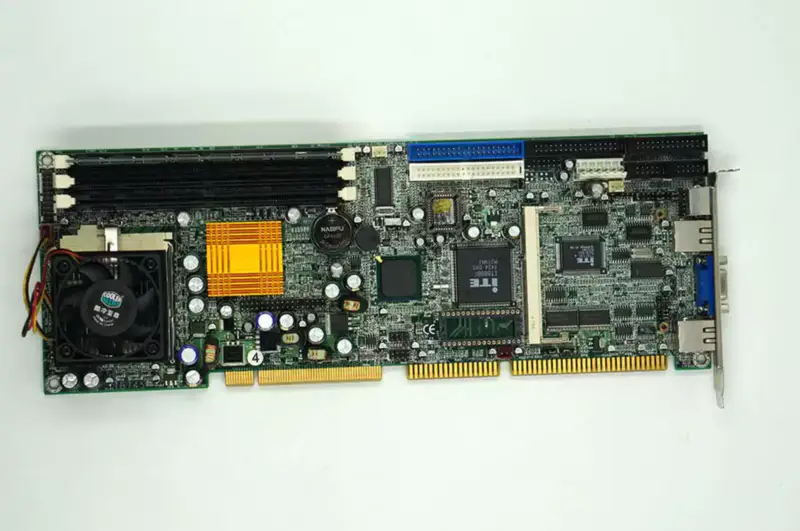 Scheda madre industriale Ibase IB745 con CPU RAM e FAN