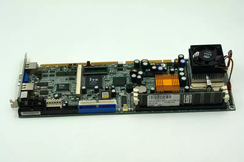 Scheda madre industriale Ibase IB745 con CPU RAM e FAN