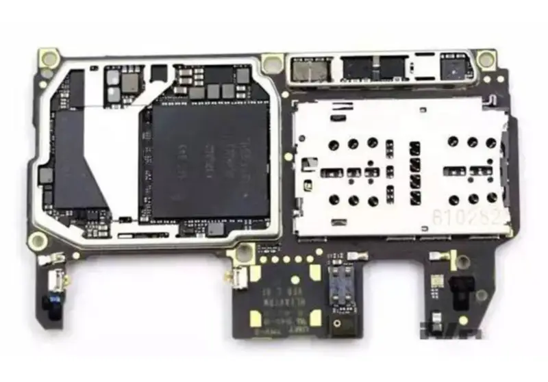 Scheda madre di Huawei P10 sbloccata con i chip