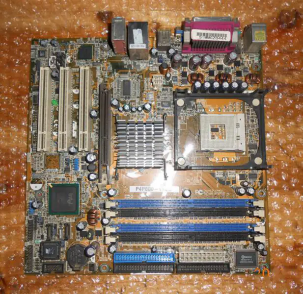 Scheda madre Asus G32904-H17-A28 P4P800-VM/S P4P800-VM-EAYZ