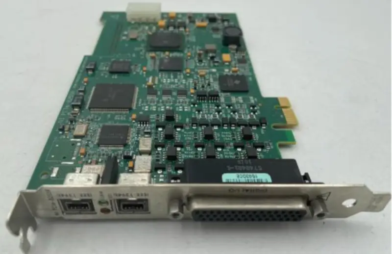 Scheda DAQ NI PCIe-8255R con interfaccia 1394B