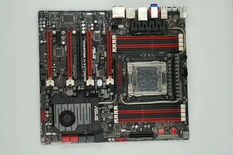 Scheda madre ASUS RAMPAGE IV EXTREME