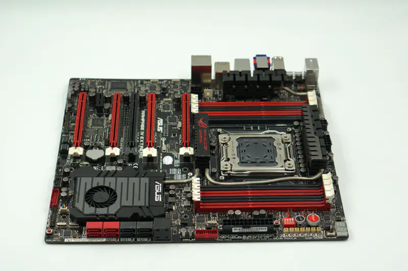 Scheda madre ASUS RAMPAGE IV EXTREME
