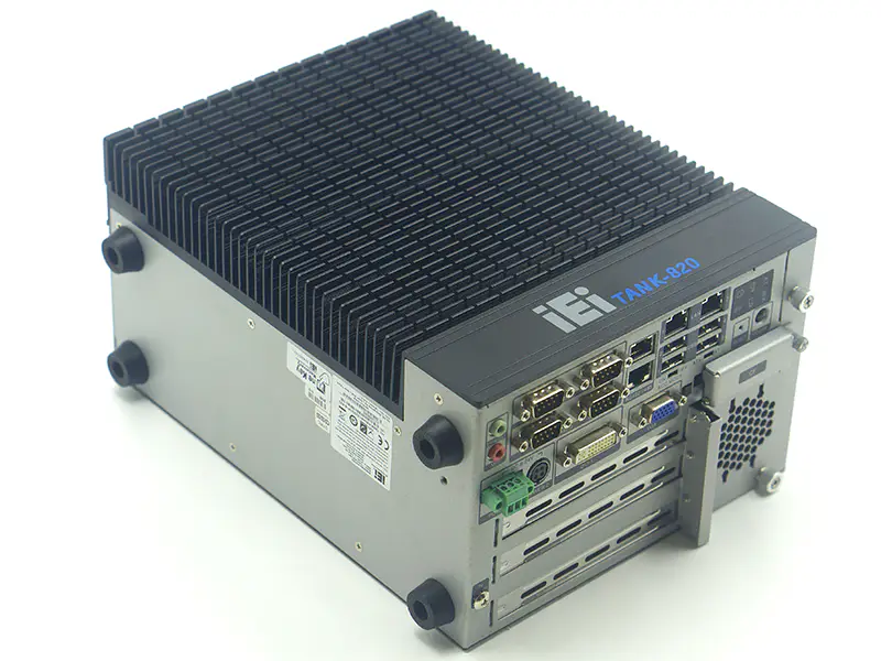 Computer industriale IEI TANK-820-H61